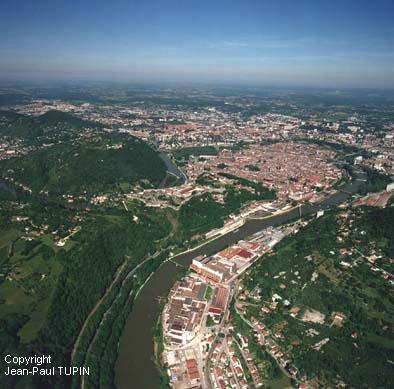 Vue a�rienne de la boucle du doubs � BESANCON