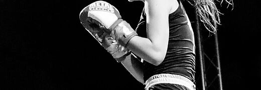 Noa, étudiante en sixième année de médecine et championne de savate boxe française